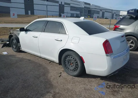 2017 Chrysler 300C z USA, uszkodzony, nr VIN 2C3CCAEG7HH586742